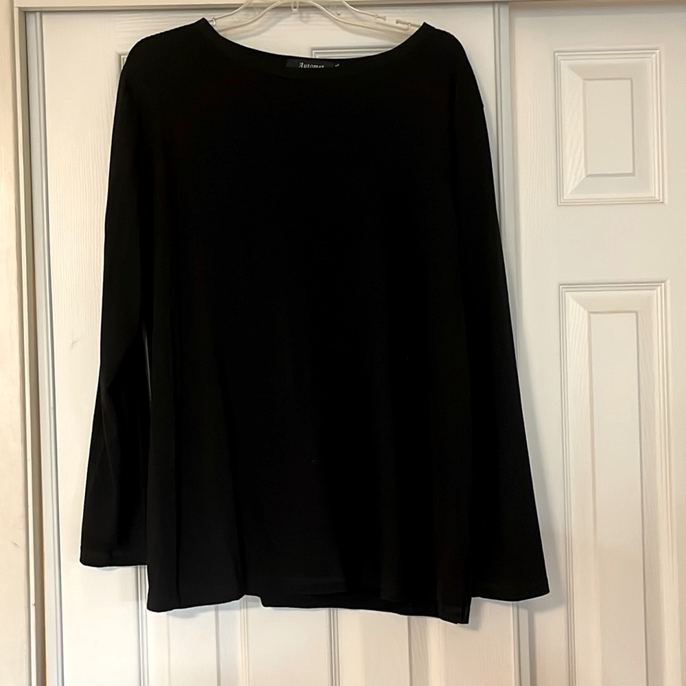 Black scoop neck long sleeve tee
